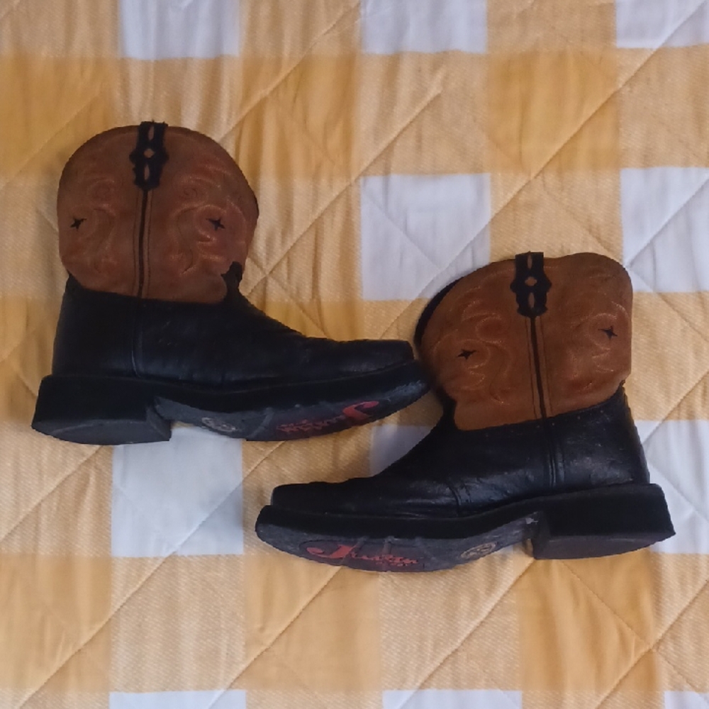Justin Western Boots Featuring Black and Brown Leather, Like New - Picture 3 of 9